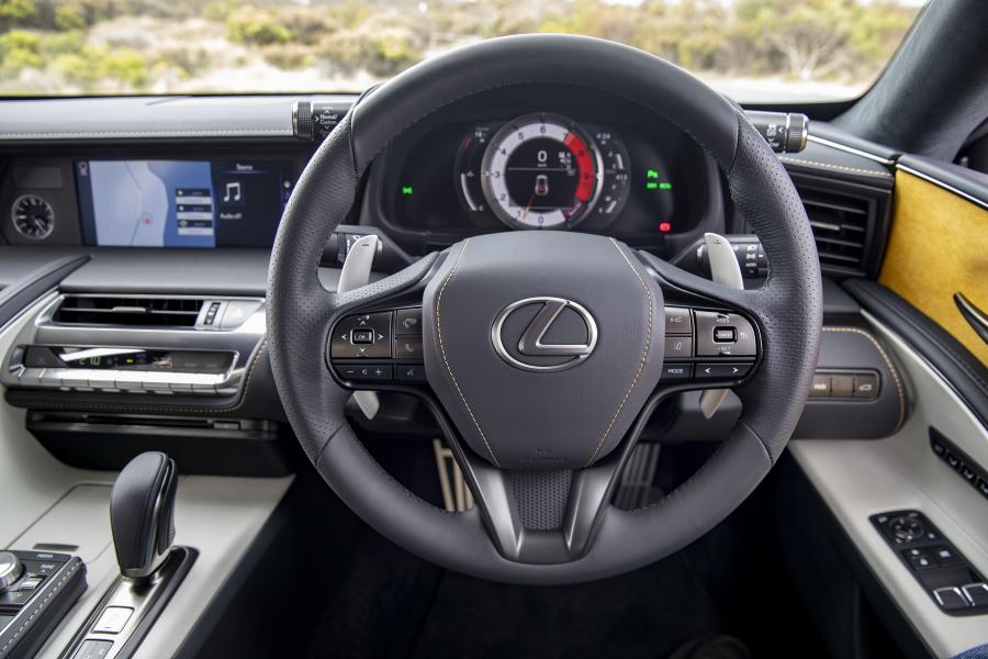 Панель приборов Lexus LC500 Limited Edition 2018 года  (AU) (фото 3 из 8)